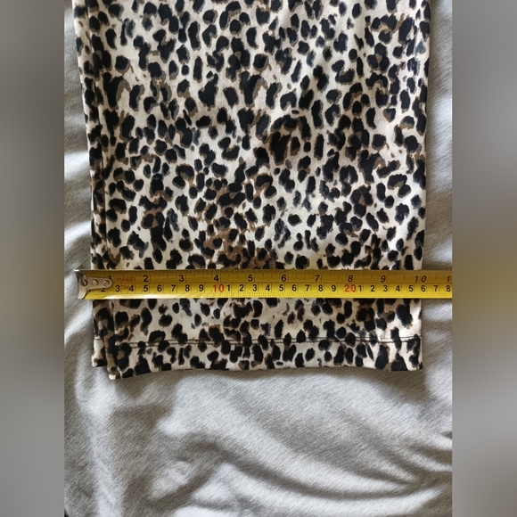 Calvin Klein sleeveless animal print jump suit. Size 4 - Picture 9 of 10